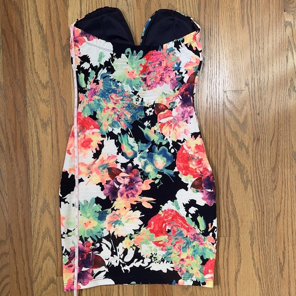 Floral Bodycon Dress - Picture 3 of 6